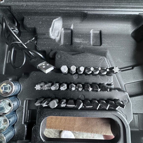 Cordless Screwdriver Set, Rechargeable, with attachments, New in Hard Case - Picture 5 of 9